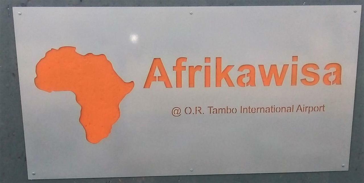 Bed and Breakfast Afrikawisa At O.R. Tambo International Airport Кемптон-Парк Экстерьер фото